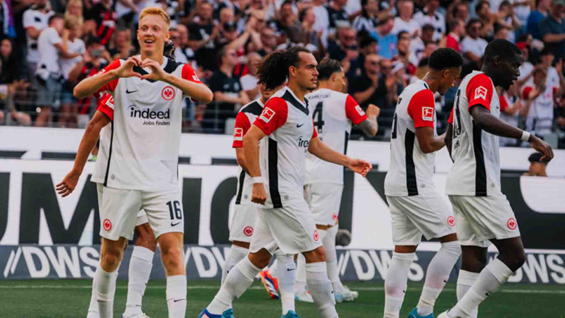 Eintracht Frankfurt Tahan Imbang Freiburg 1-1 di Deutsche Bank Park